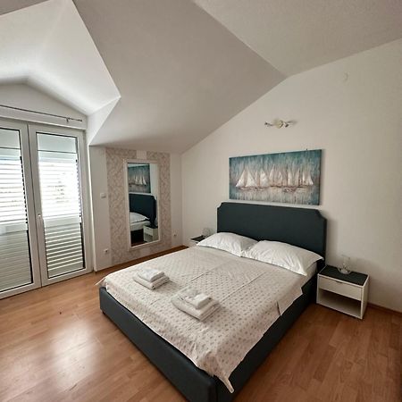 Apartments Villa Ohana Kaštela エクステリア 写真
