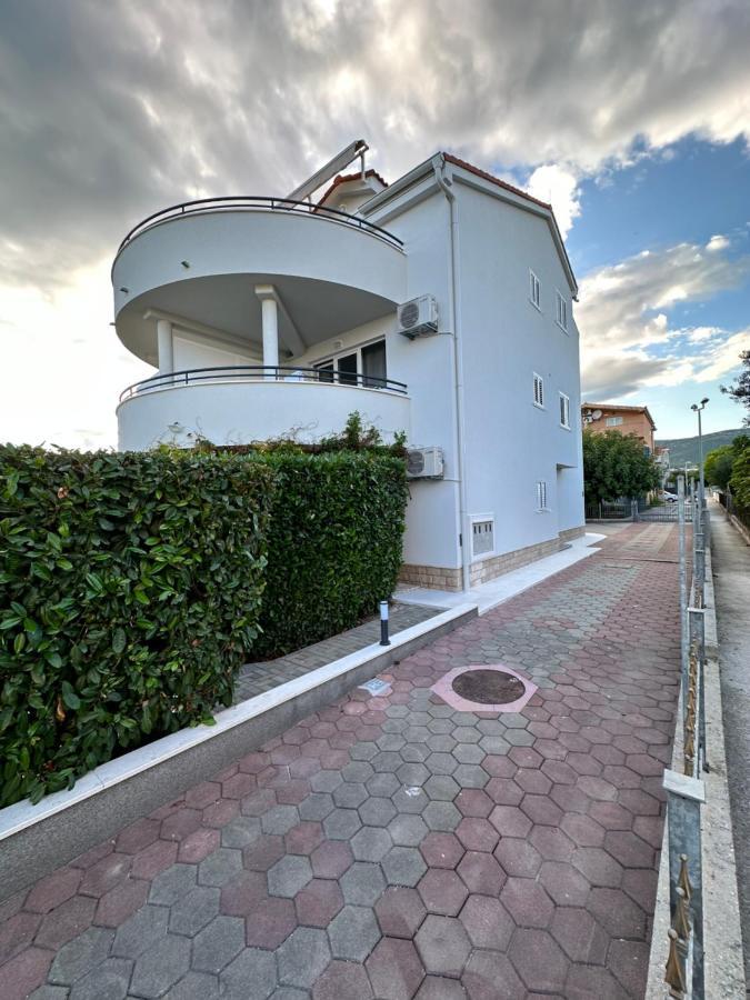 Apartments Villa Ohana Kaštela エクステリア 写真